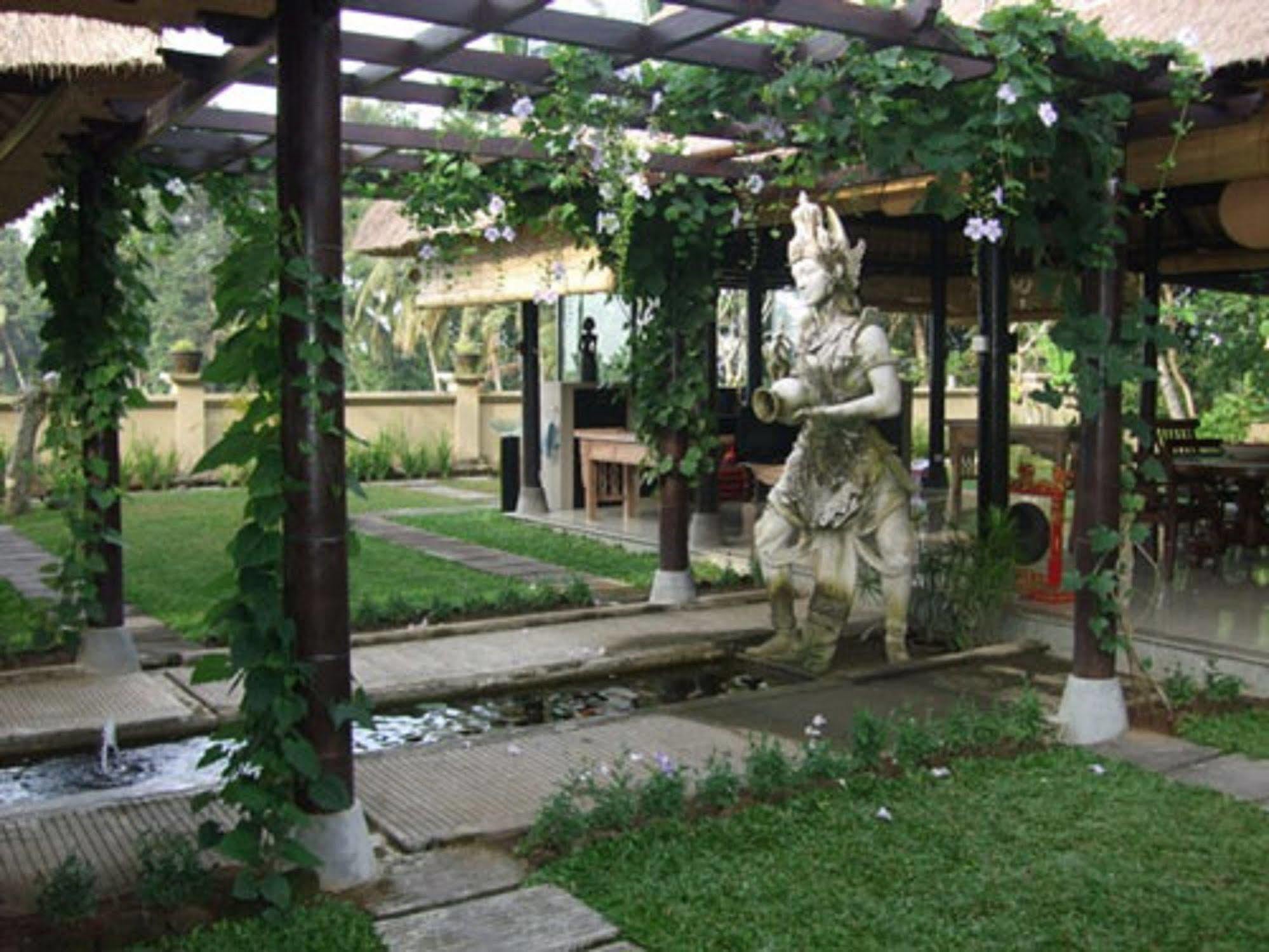 Puri Lotus Hotell Ubud Exteriör bild